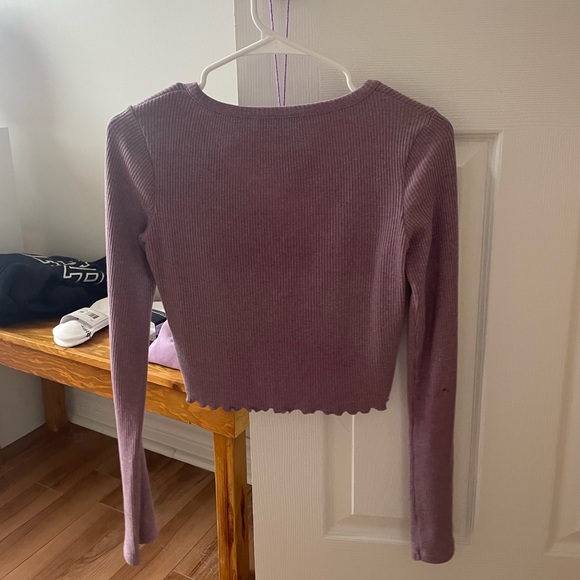 $25 Pull&Bear long sleeve top size Medium - Picture 2 of 5